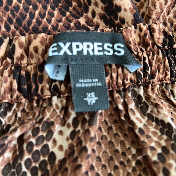 Express leopard off the shoulders top NWOT - Picture 5 of 5